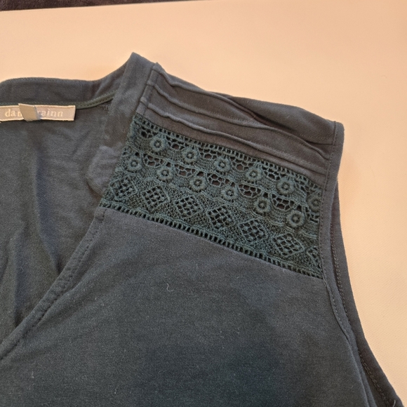 Daniel‎ Rainn Emerald Green Top With Crochet Chest Detail - Picture 2 of 7